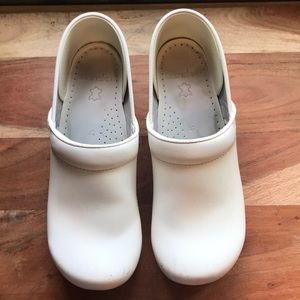 Dansko 40 White clog